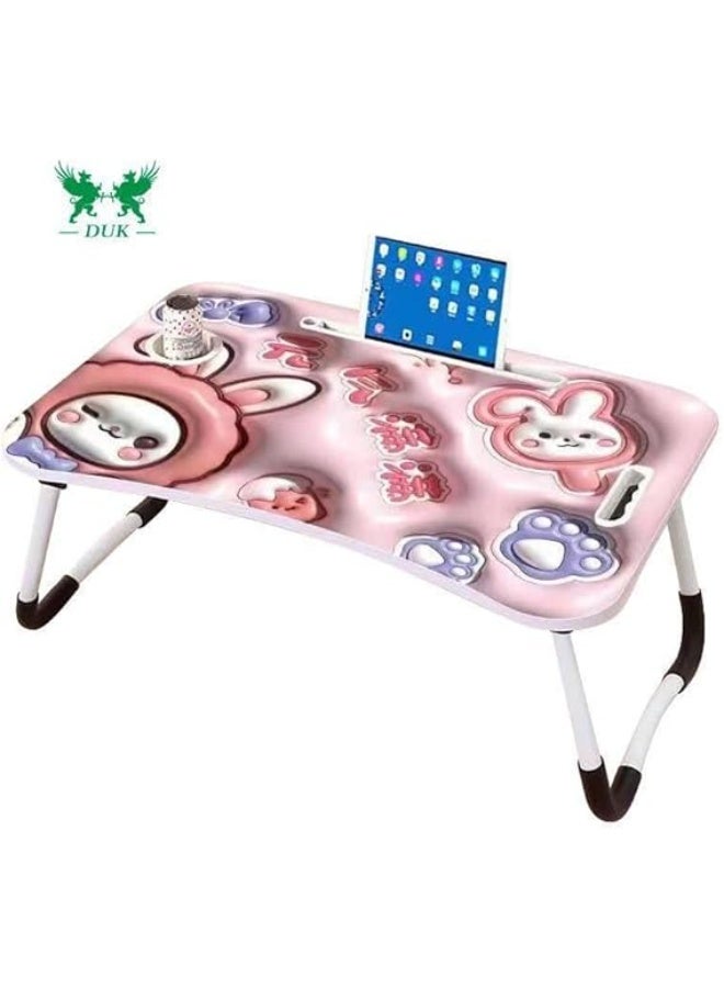 طاولة لاب توب مريحة برسومات ثلاثية الأبعاد مزودة بحامل ومكان للأكواب للمذاكرة والعمل بأسلوب مذهل OM - Image 1